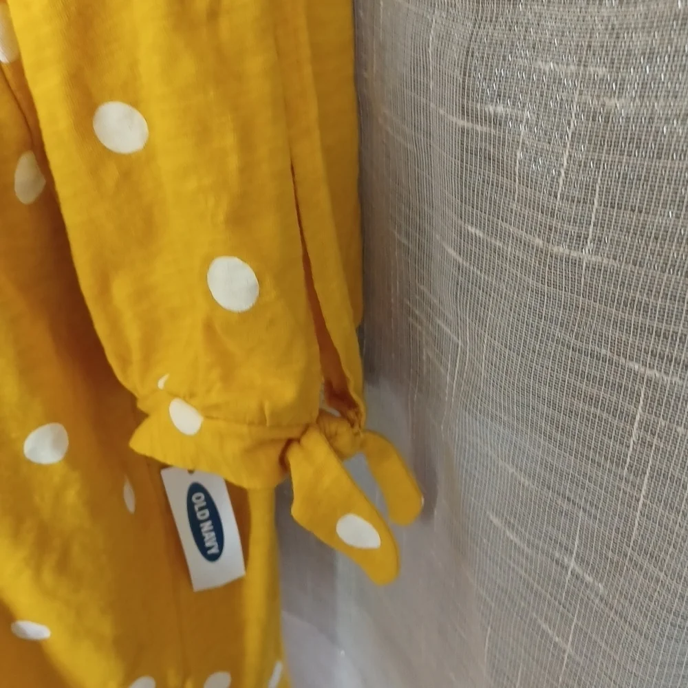 Old Navy Girls Yellow and White Polka Dot Blouse, off the shoulder, tie sleeve